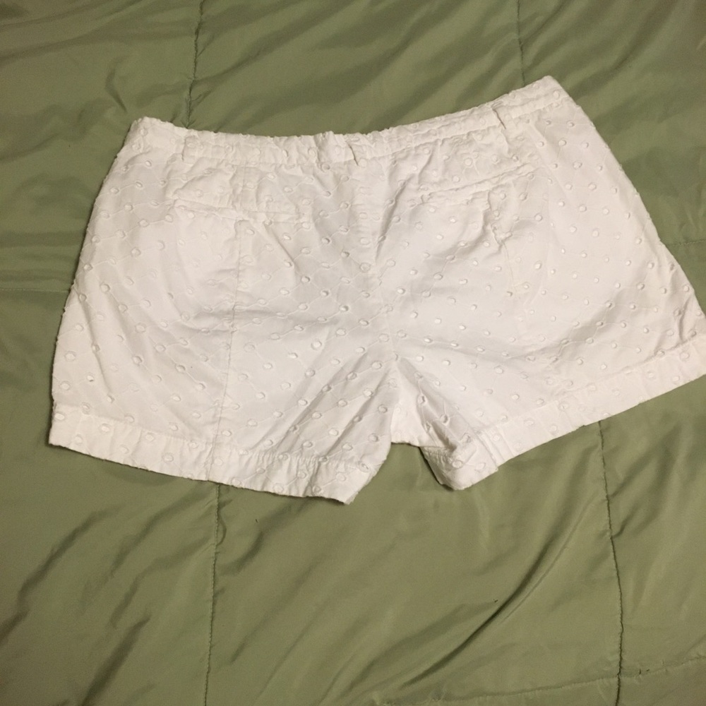 Comfy white gap shorts size medium